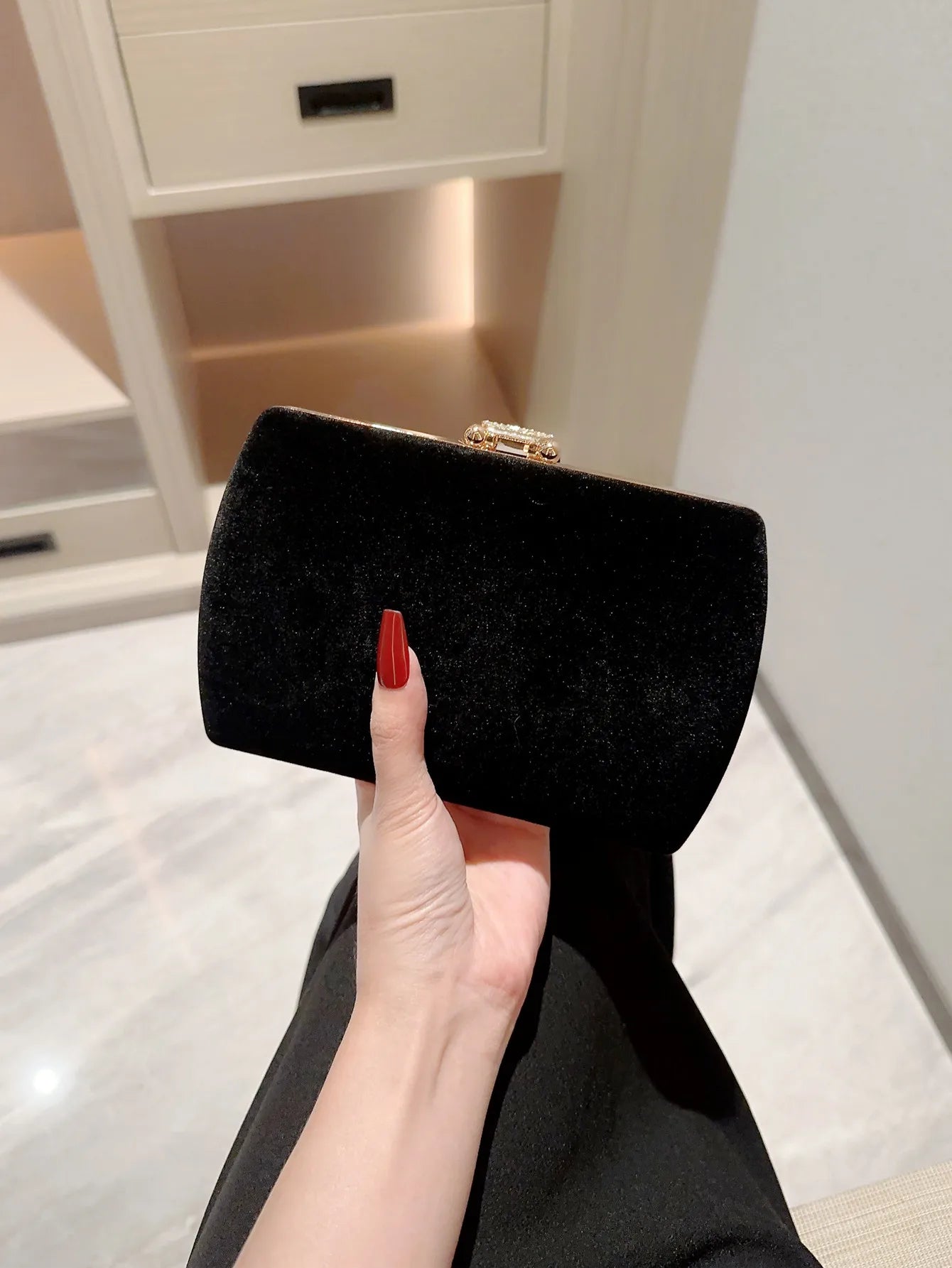 Midnight Velvet Clutch – La Nella Paris Glamour