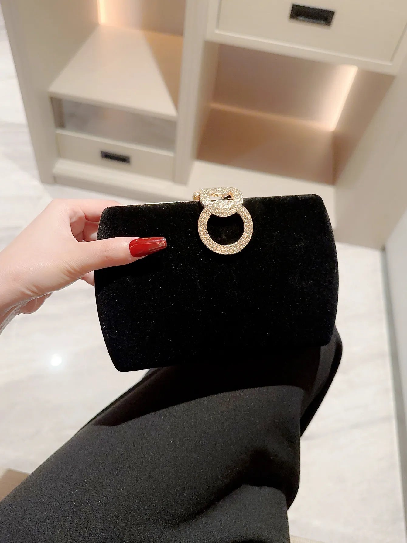 Midnight Velvet Clutch – La Nella Paris Glamour