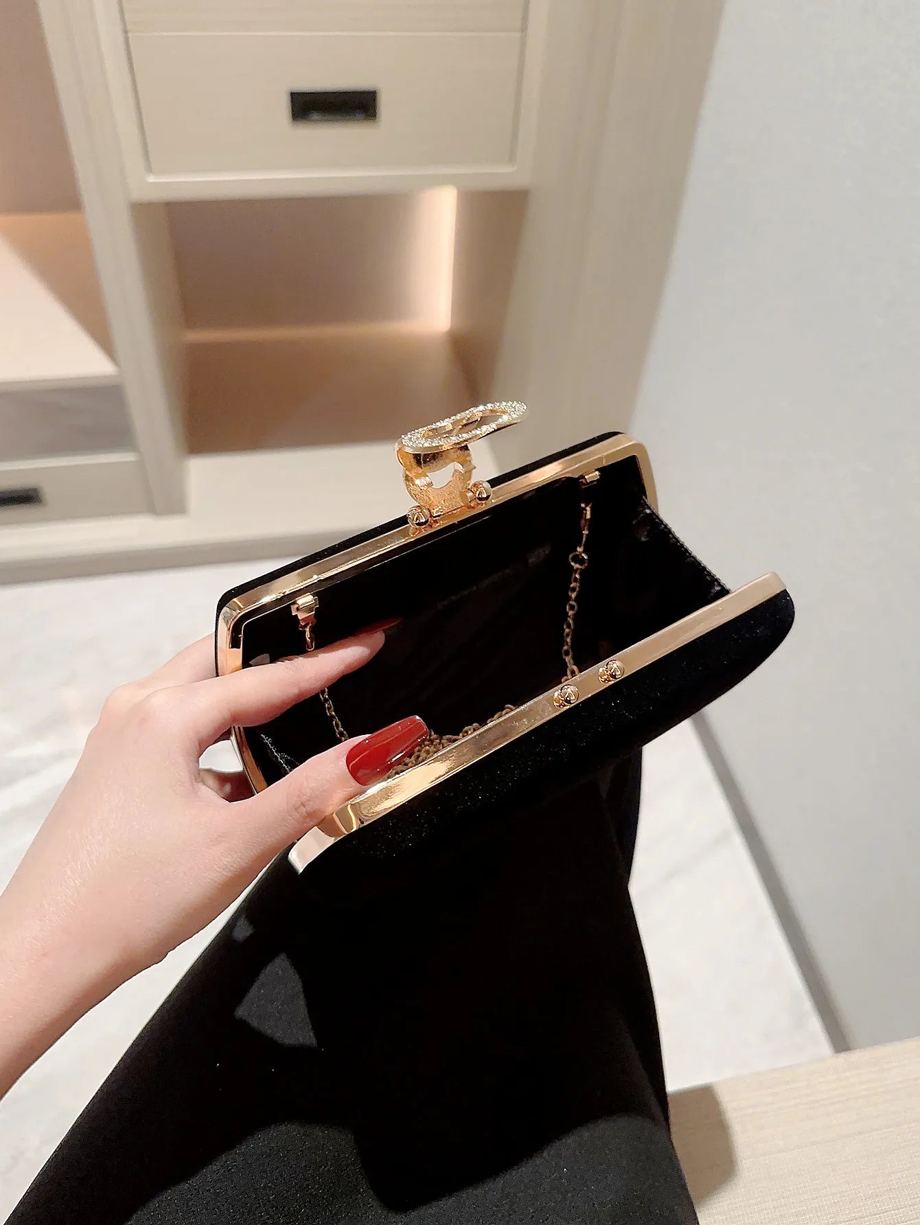 Midnight Velvet Clutch – La Nella Paris Glamour